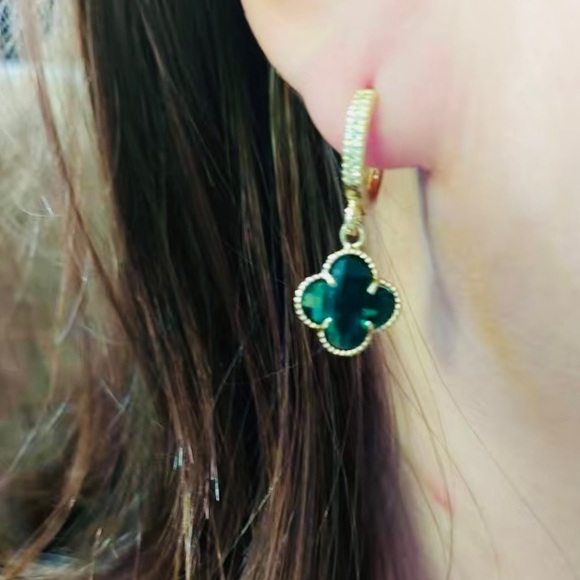 ✨2 for $30✨ Elegant Green Clover Drop Earrings - Picture 4 of 8